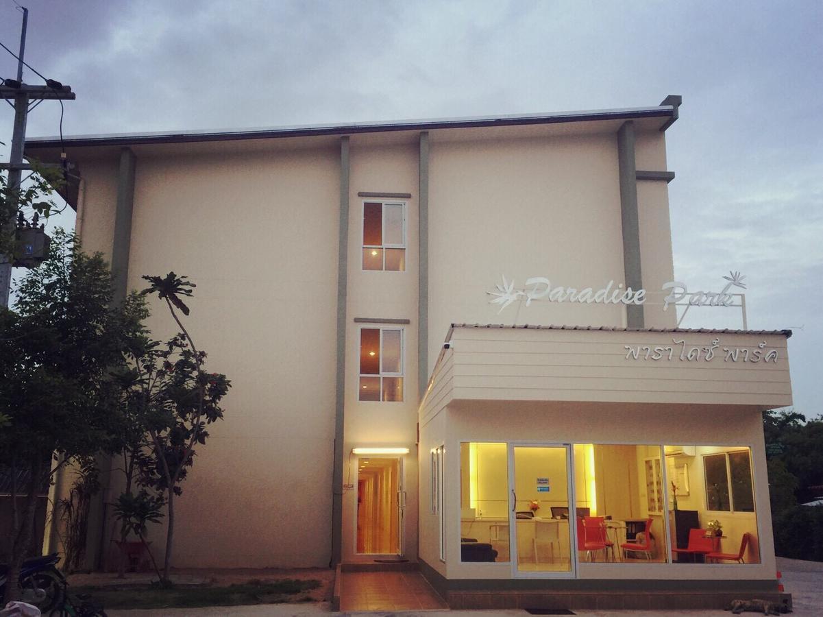 Oyo 306 Paradise Park Laemchabang ศรีราชา ภายนอก รูปภาพ