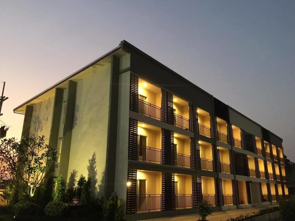 Oyo 306 Paradise Park Laemchabang ศรีราชา ภายนอก รูปภาพ